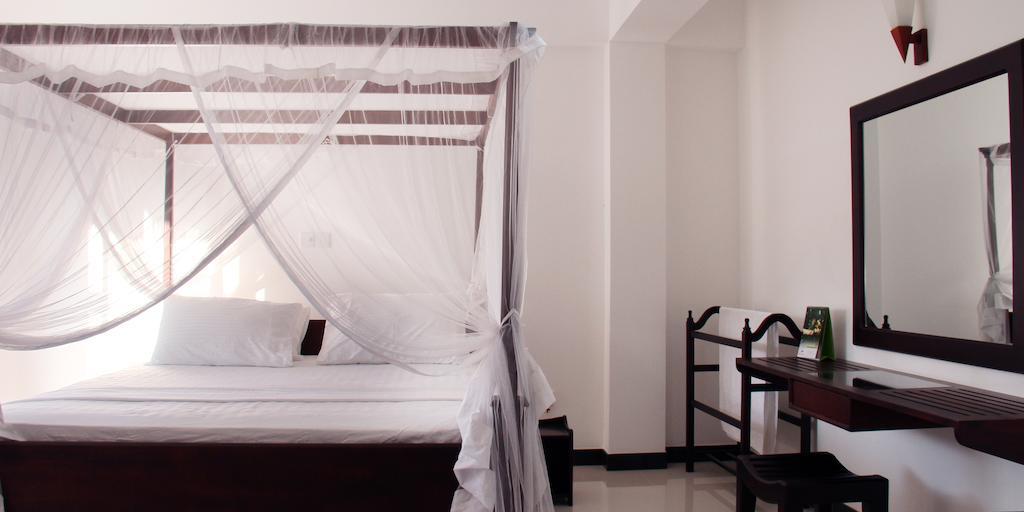 Villa Dineha Hikkaduwa Room photo